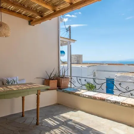 Сasa de vacaciones Triantaros Iconic House By Tinosstay