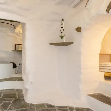 Сasa de vacaciones Triantaros Iconic House By Tinosstay