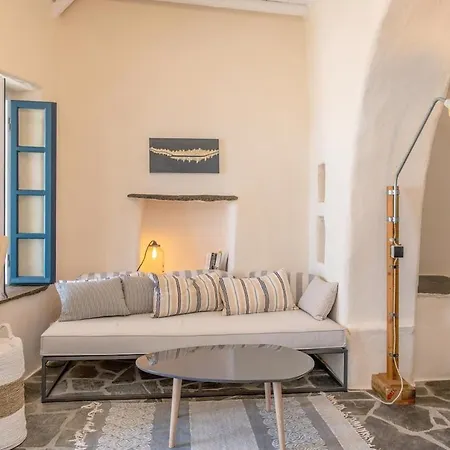 Сasa de vacaciones Triantaros Iconic House By Tinosstay