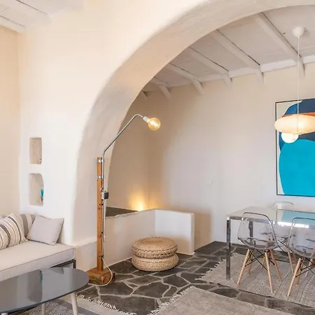 Сasa de vacaciones Triantaros Iconic House By Tinosstay